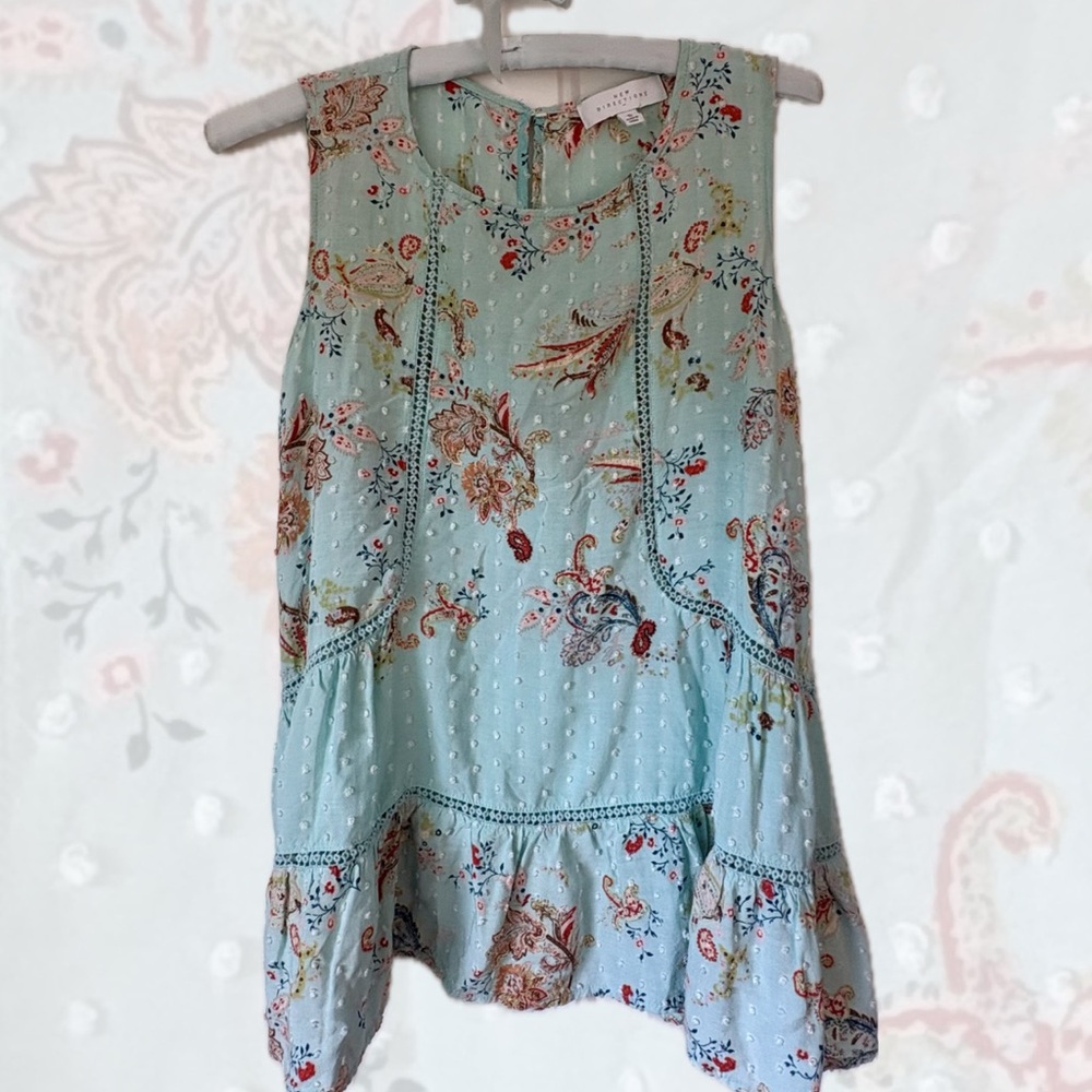 New Directions Green Sleeveless Ruffled Blouse